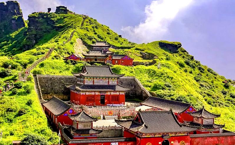 旅游景区网络营销传播信息的速度非?？?/></p><p>　　因为网络传播信息的速度非?？欤月糜纹笠抵饕谕缟戏⒉脊赜诼糜蔚男畔?，在一天之内，就会被全世界各地的人们看到并有所了解，而游客也可以很轻松的找到适合自己的旅游线路及旅游产品，最终不断扩大旅游企业的市场份额。</p><p>　　<span style=